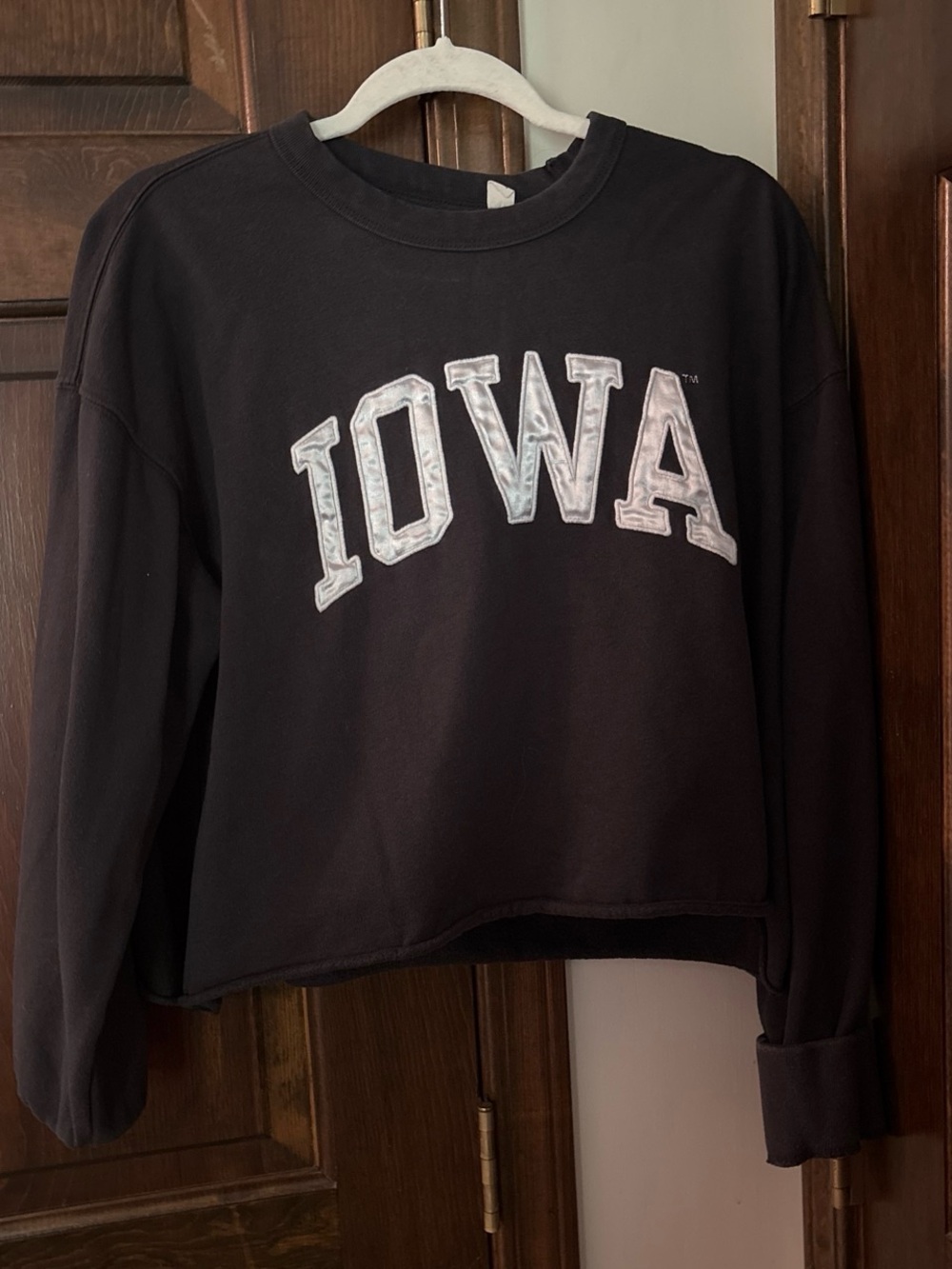 VINTAGE Iowa Black Women's Cropped Sweatshirt
